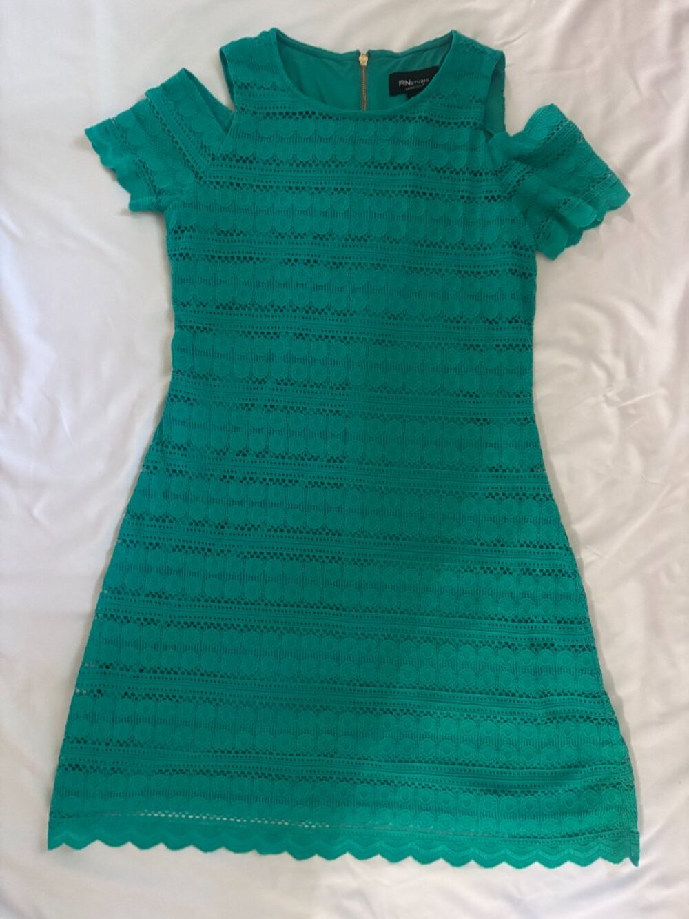 RNstudio Green Eyelet Cold‑Shoulder Shift Dress Size 6P